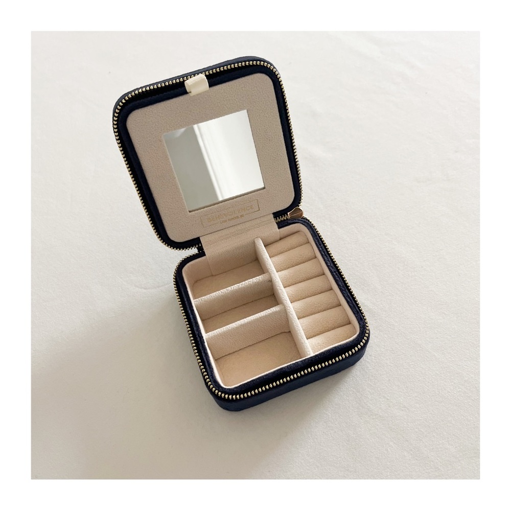 Benevolence LA Plush Velvet Jewelry Box